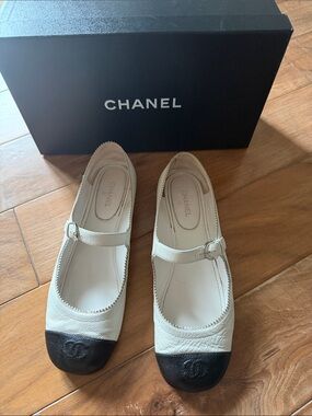 CHANEL Caviar Leather Two-Tone Mary Jane Flats 41
